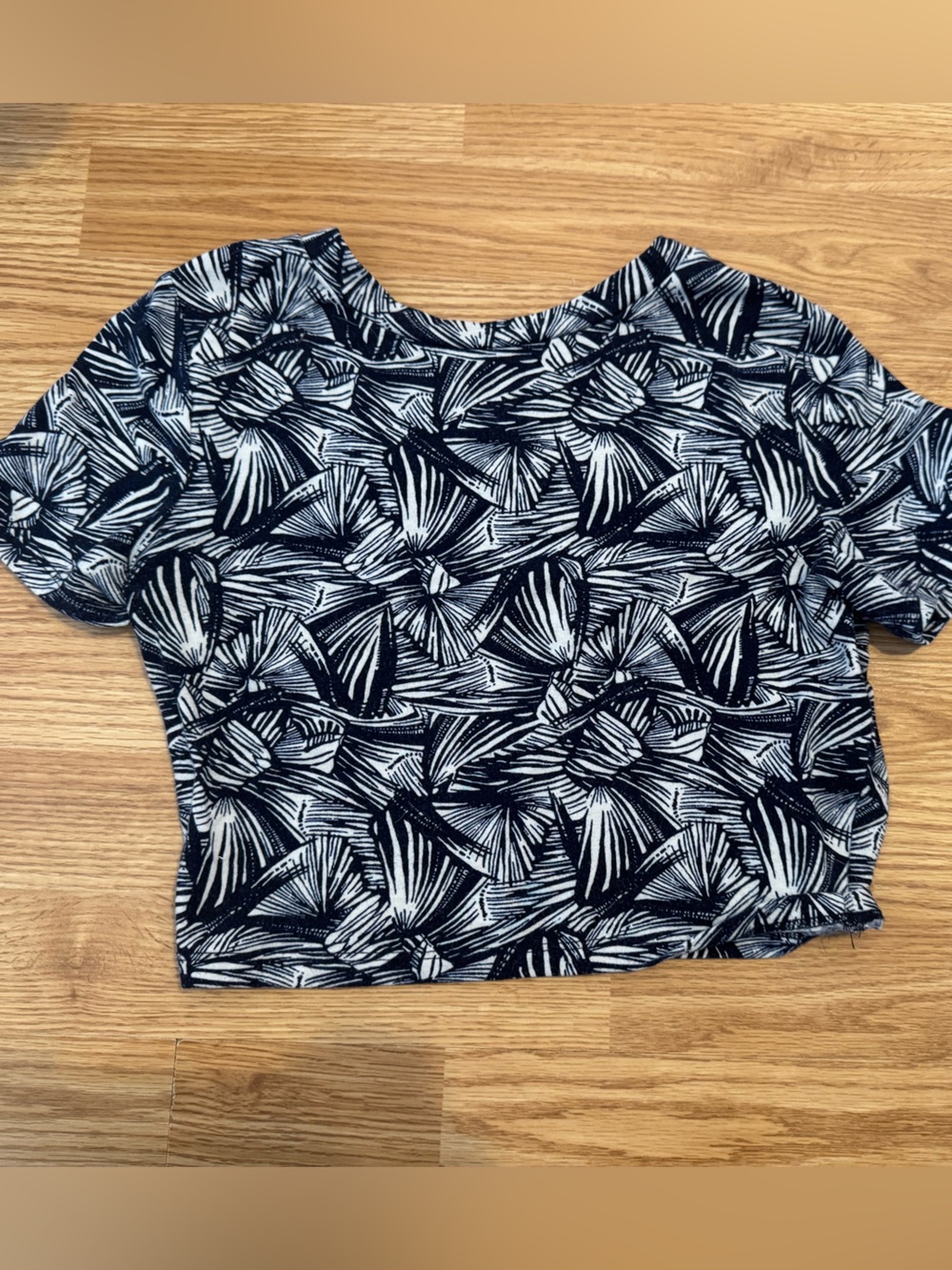 Women’s Navy and White Printed Crop Top
